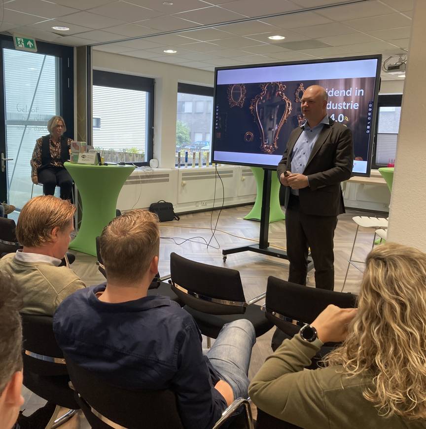 Paul Hörchner geeft een presentatie